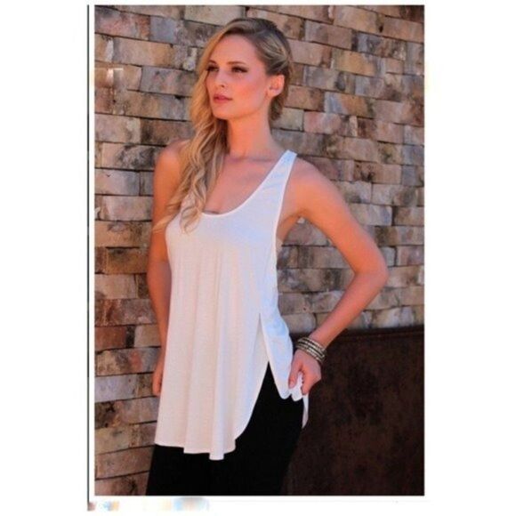 𝅺WHITE Tank Top with Curved Slit Hem - Picture 2 of 6